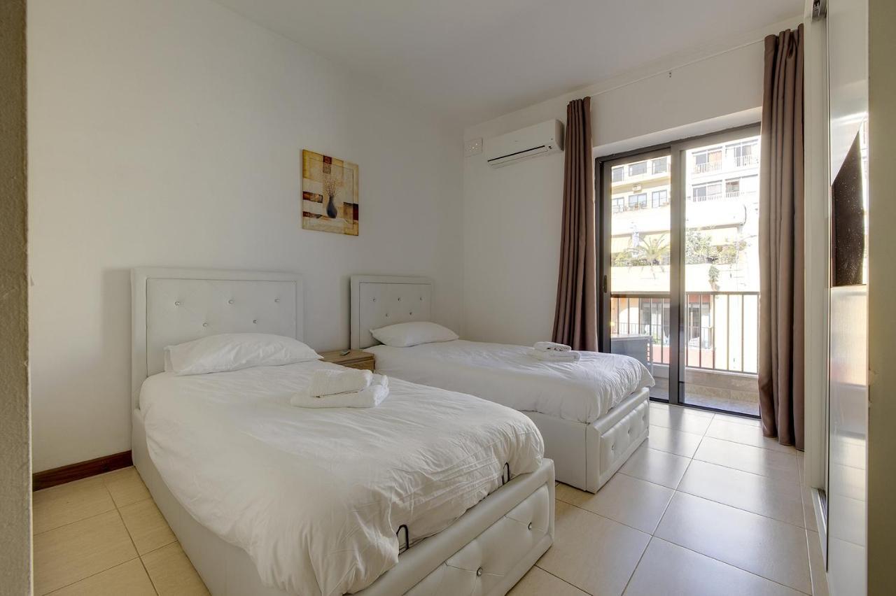 Modern 3 Bedroom Apartment In Central Слима Экстерьер фото