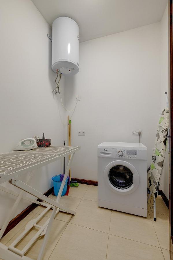 Modern 3 Bedroom Apartment In Central Слима Экстерьер фото