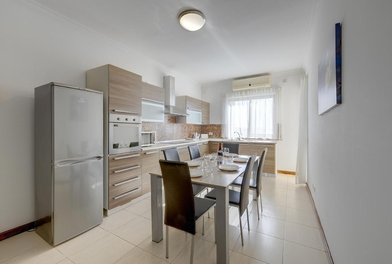 Modern 3 Bedroom Apartment In Central Слима Экстерьер фото