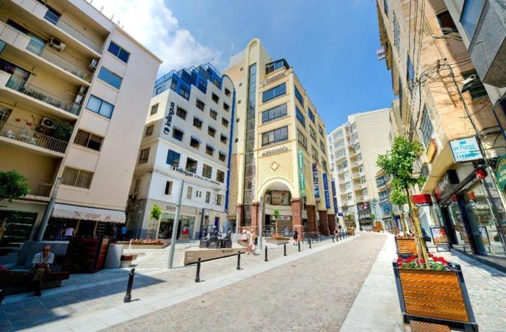 Modern 3 Bedroom Apartment In Central Слима Экстерьер фото